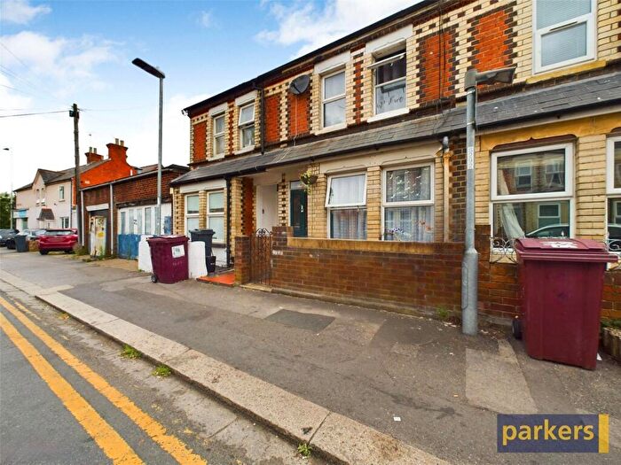 3 Bedroom Terraced House For Sale In Pitcroft Avenue, Reading, Berkshire, RG6