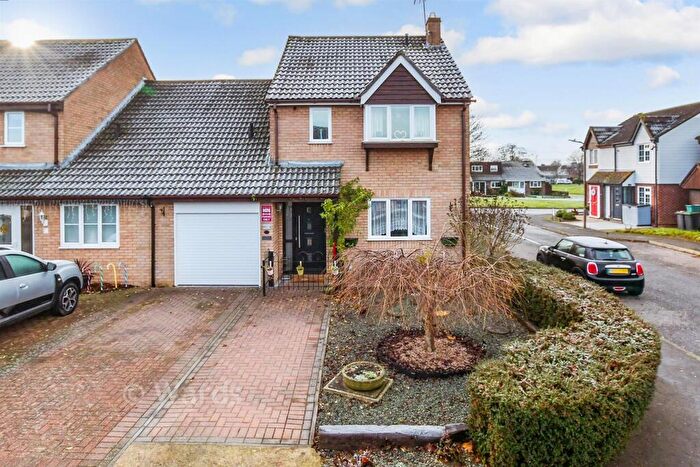 4 Bedroom Link Detached House For Sale In Betjeman Close, Poets Development, Larkfield, Kent, ME20