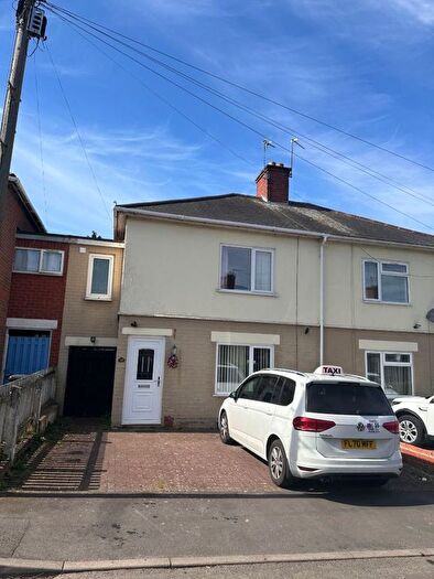 3 Bedroom Semi-Detached House To Rent In Kennan Avenue, Leamington Spa, CV31