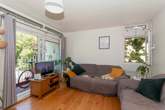 4 Bedroom Flat To Rent In Cedars Road, London, SW4