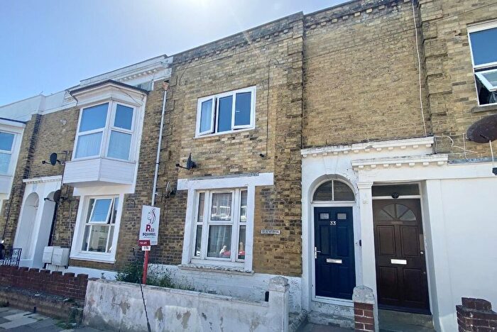 2 Bedroom Flat To Rent In Fitzroy Street, Sandown, PO36