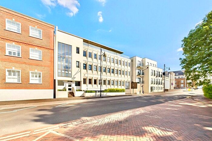 2 Bedroom Flat To Rent In Bridge Street, Staines-Upon-Thames, Surrey, TW18