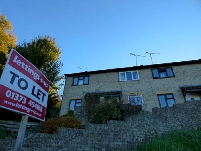 2 Bedroom Property To Rent In Whatcombe Road, Frome, Somerset, BA11