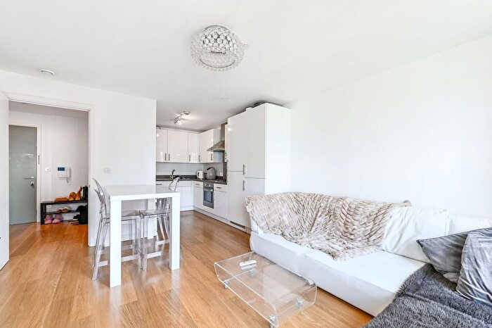 1 Bedroom Flat To Rent In York Way, King's Cross, London, N1C