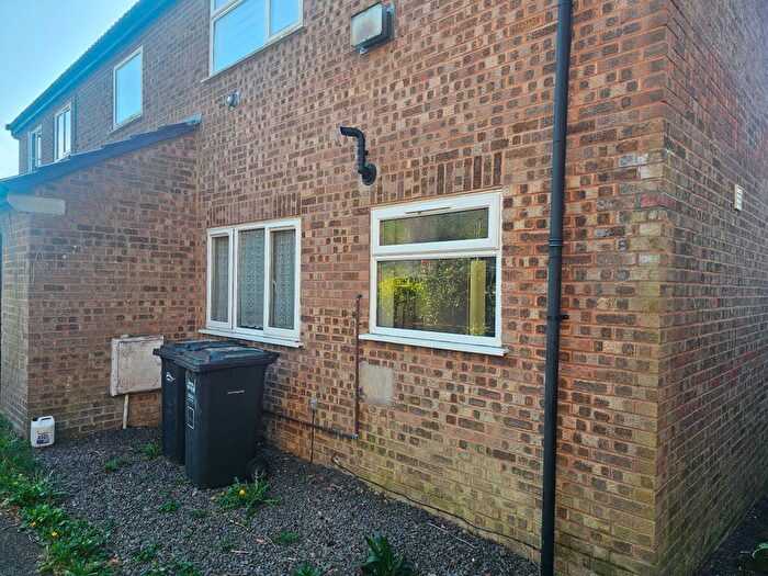 2 Bedroom Flat To Rent In Barton Road, Barnstaple, EX32