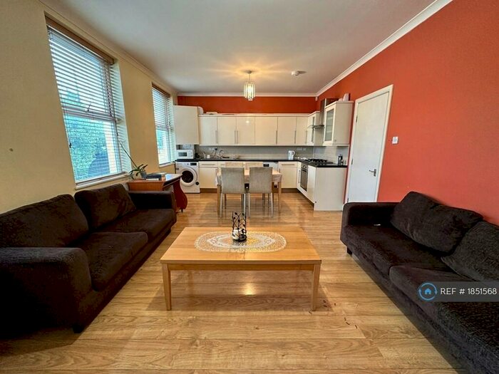 2 Bedroom Flat To Rent In High Road, London, N22