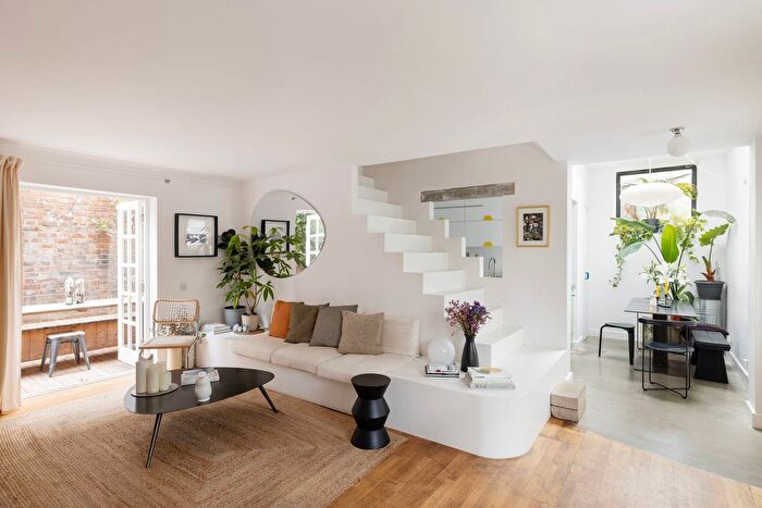 3 Bedroom Property To Rent In Ormsby Place, Stoke Newington, N16