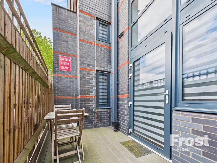 2 Bedroom Apartment To Rent In Wellington Street, Slough, Berkshire, SL1