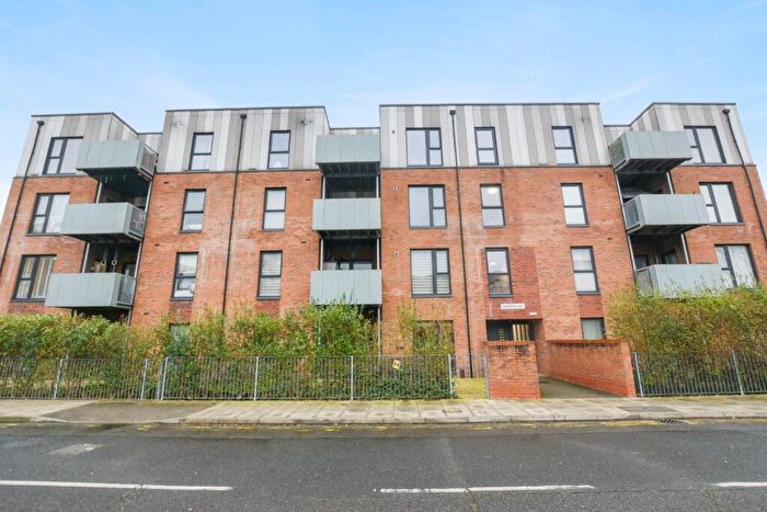 1 Bedroom Apartment For Sale In Melling Drive, Enfield, EN1