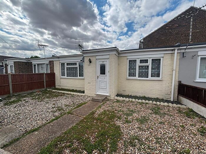 1 Bedroom Bungalow To Rent In Boyce Road, Stanford Le Hope, SS17