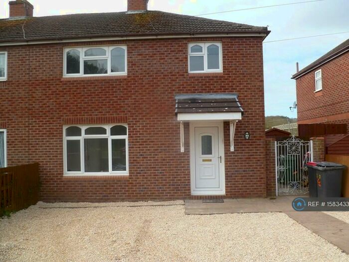 3 Bedroom Semi-Detached House To Rent In Old Farm Road, Atherstone, CV9