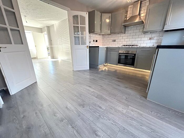 3 Bedroom Semi-Detached House To Rent In Kings Close, Prestwich, M25