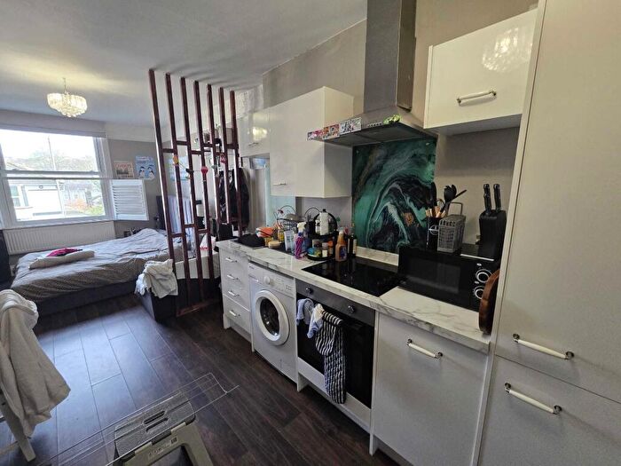 Flat To Rent In Ditchling Road, Brighton, BN1