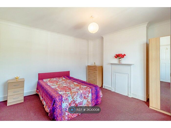 4 Bedroom Terraced House To Rent In Landseer Road, Ju, N19