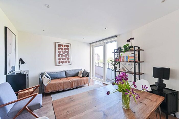 1 Bedroom Flat For Sale In St. James' Crescent, Brixton, London, SW9