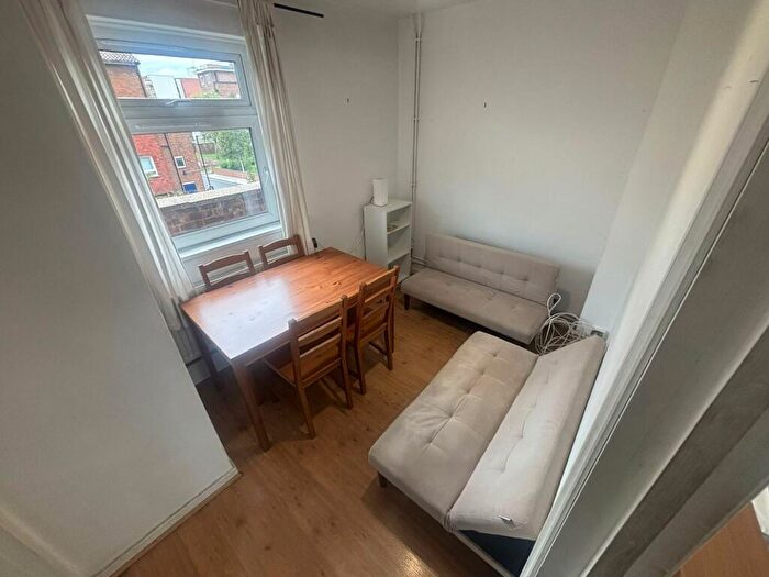 3 Bedroom Flat To Rent In Detling House, Congreve Street, SE17