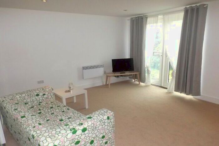 Studio To Rent In Ferry Court, Cardiff, CF11