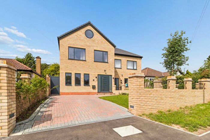 5 Bedroom Semi Detached House To Rent In Pinner Hill Road, Pinner, HA5