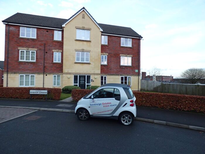 2 Bedroom Flat To Rent In Windsor Gardens, Bolton, BL1