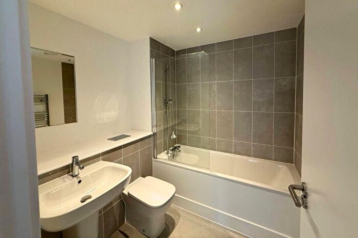 2 Bedroom Flat For Sale In Phoenix, Saxton Lane, Leeds, LS9