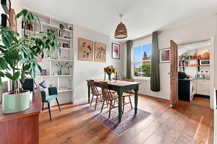 3 Bedroom Semi-Detached House For Sale In Perlethorpe Avenue, Nottingham, Nottinghamshire, NG2
