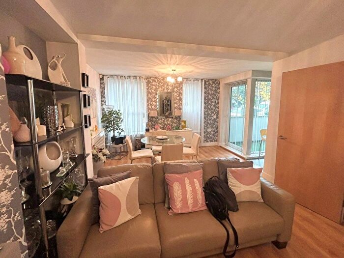 2 Bedroom Flat To Rent In West Derby Road, Liverpool, Merseyside, L13