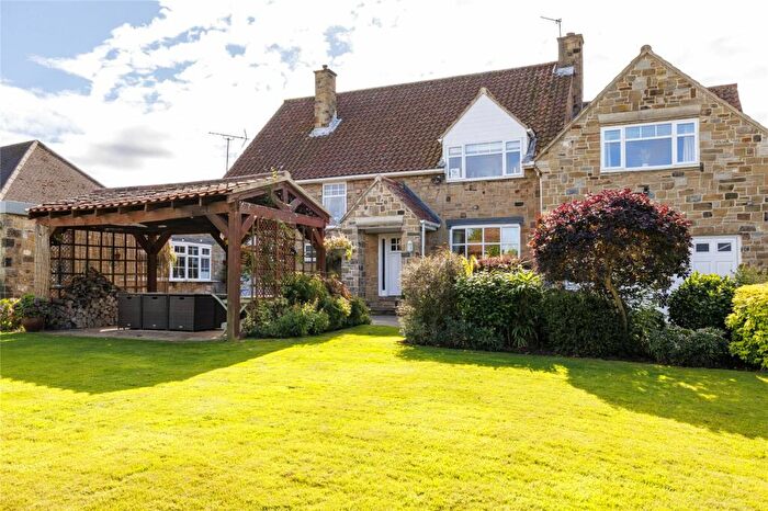 5 Bedroom Detached House For Sale In Hollybush Green, Collingham, LS22