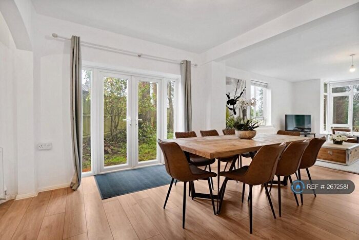 3 Bedroom Detached House To Rent In Castle Street, Surrey, RH1