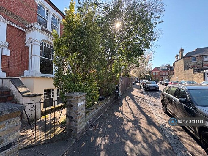 3 Bedroom Flat To Rent In Fairfield Road, London, N8