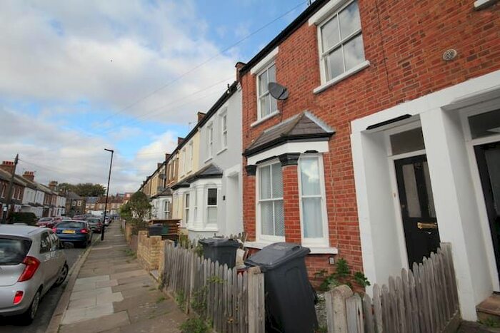 2 Bedroom Flat To Rent In Castle Road, Isleworth TW7