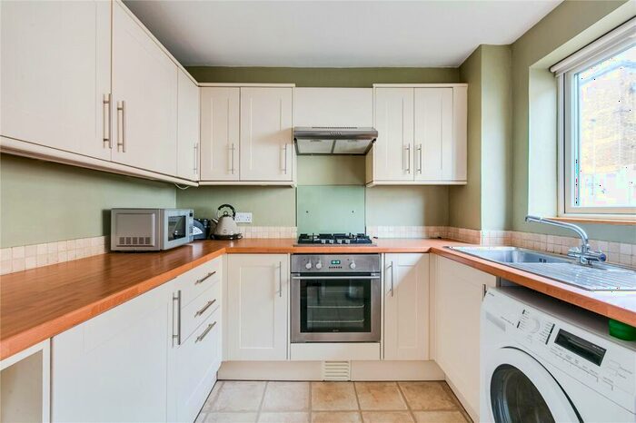 2 Bedroom Apartment To Rent In Wellington Court, Chivalry Road, London, SW11