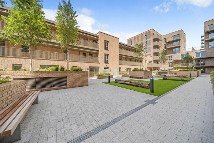 3 Bedroom Apartment To Rent In Bed, Rd Floor, Whitham, Woodstore House In Anchors Point, E16