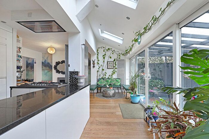 4 Bedroom Terraced House To Rent In Parkway, Woodford Green, IG8