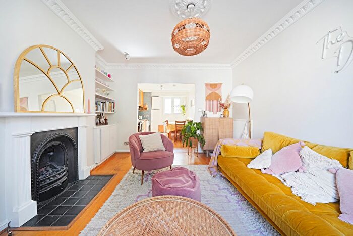 2 Bedroom Terraced House To Rent In Liverpool Road, Islington, N7