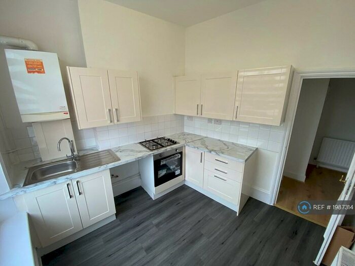 3 Bedroom Flat To Rent In Hertford Road, London, N9