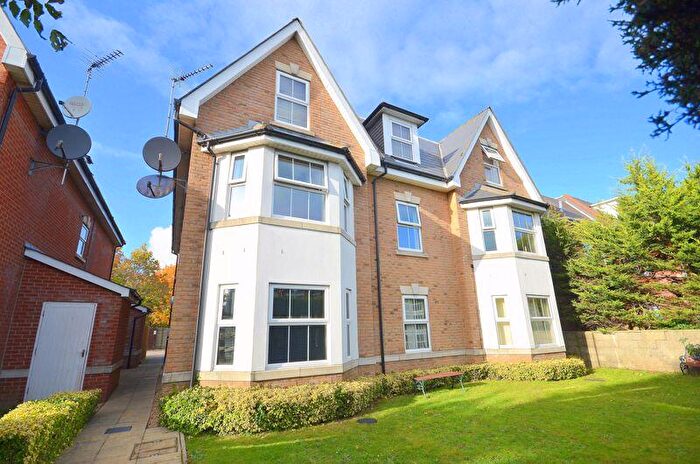 2 Bedroom Flat For Sale In Holdenhurst Road, Bournemouth, BH8