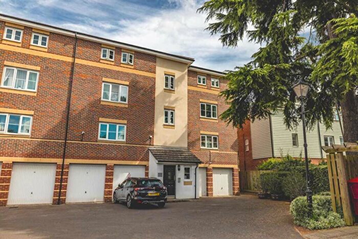 2 Bedroom Flat For Sale In Bosworth Court, Bath Road, Slough, SL1