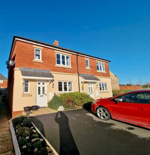 3 Bedroom Property To Rent In Honeysuckle Way, Raunds, Wellingborough, NN9