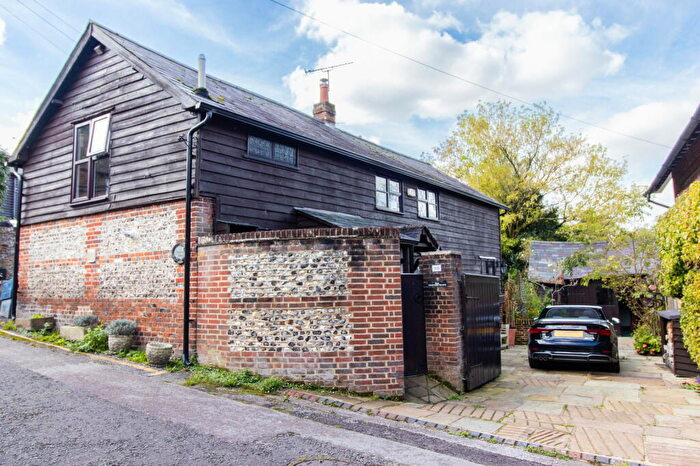 3 Bedroom Barn Conversion For Sale In Tanyard Barns, Mill Hill, Alresford, SO24