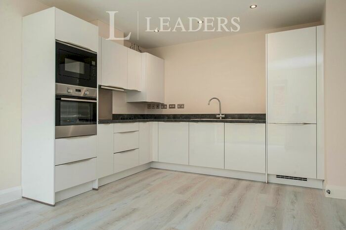 1 Bedroom Flat To Rent In Bromsgrove, Faringdon, SN7