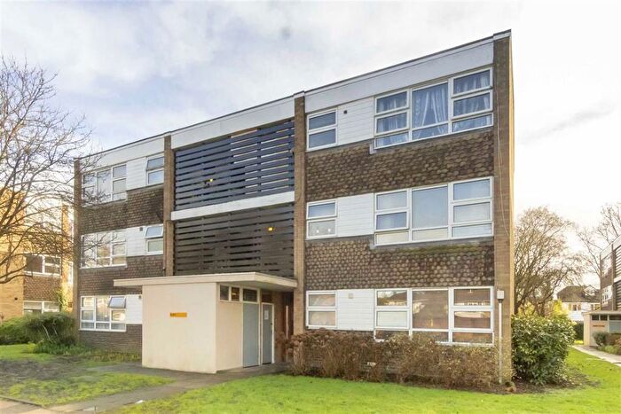 1 Bedroom Flat To Rent In Bucklands Road, Teddington, TW11