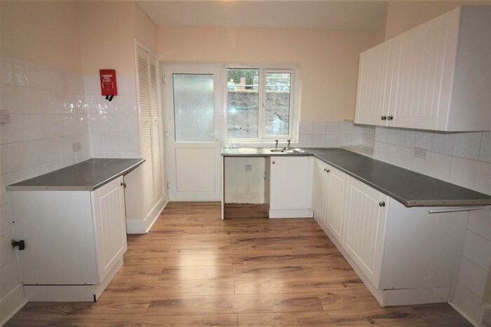3 Bedroom Maisonette To Rent In A High Street Ilfracombe Devon, EX34