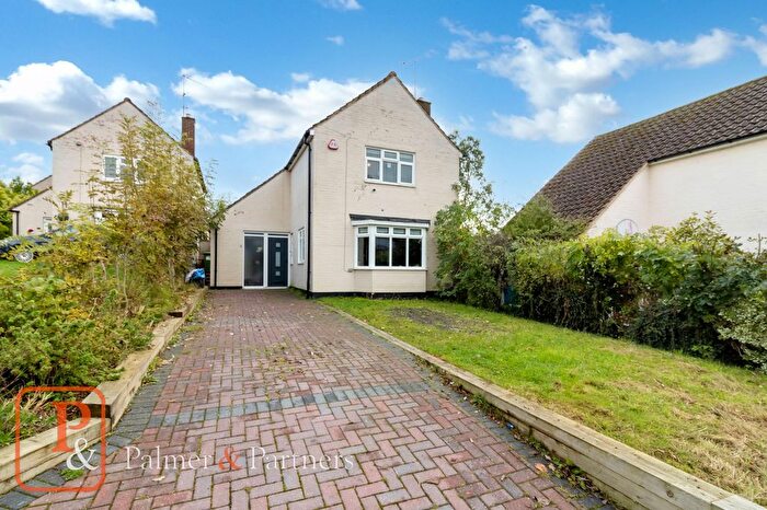 2 Bedroom Detached House To Rent In Salesbury Drive, Billericay, Essex, CM11