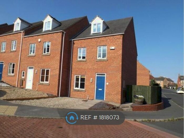 4 Bedroom Semi-Detached House To Rent In Pavior Road, Nottingham, NG5