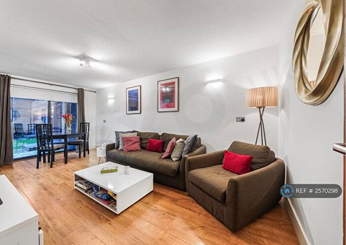 2 Bedroom Flat To Rent In Deanery Close, London, N2