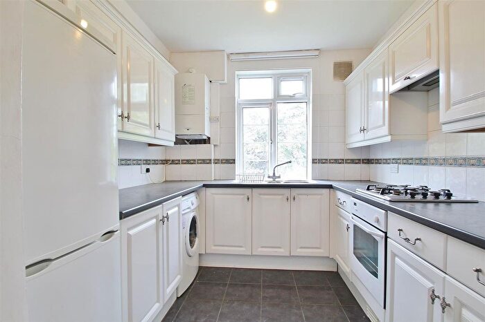 3 Bedroom Flat To Rent In Church Road, Thornbury Court Church Road, TW7