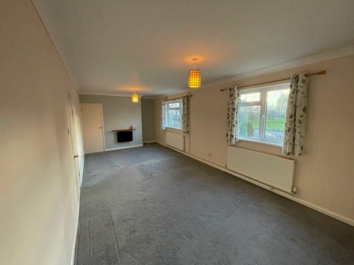 3 Bedroom Semi-Detached House To Rent In Brumby Crescent, LN5