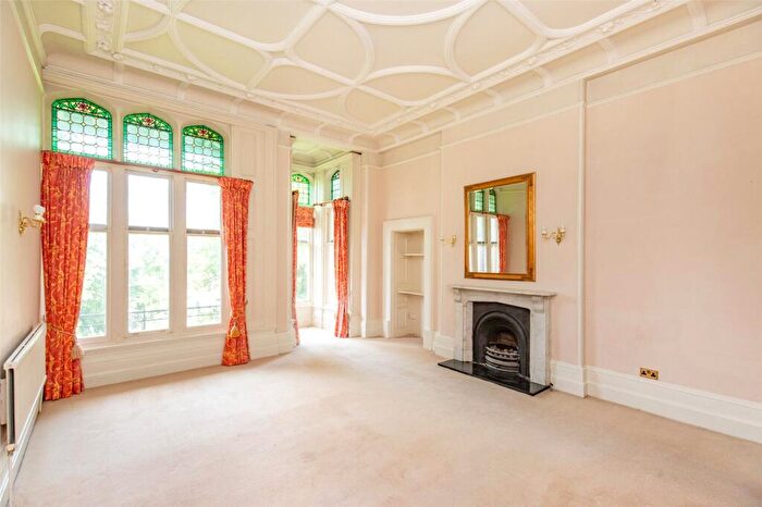 2 Bedroom Apartment For Sale In Church Road, Stoke Bishop, Bristol, BS9