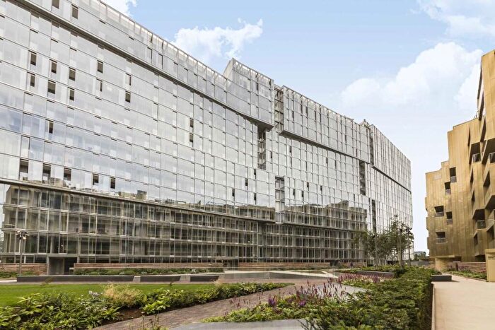 2 Bedroom Flat To Rent In Circus Road West, Vauxhall, SW11