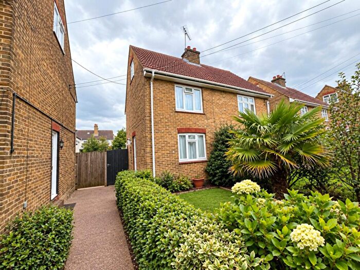 3 Bedroom Semi Detached House For Sale In Priory Place, Faversham, Kent, ME13